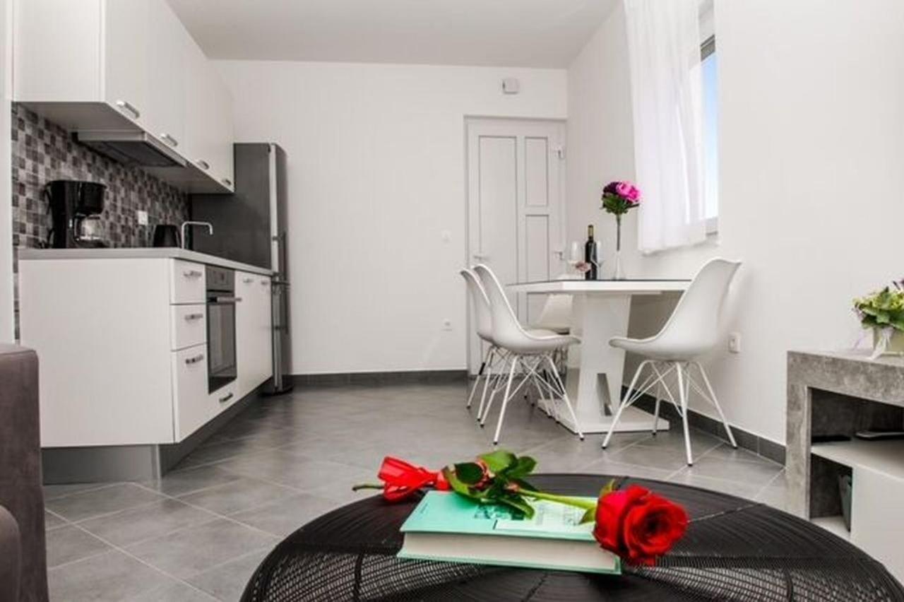 Apartments Zdeslav Rogoznica  Buitenkant foto
